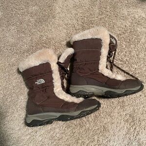 North Face snow boots- size 8